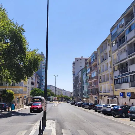 Affittacamere Twin In Penha De Franca Lisbona